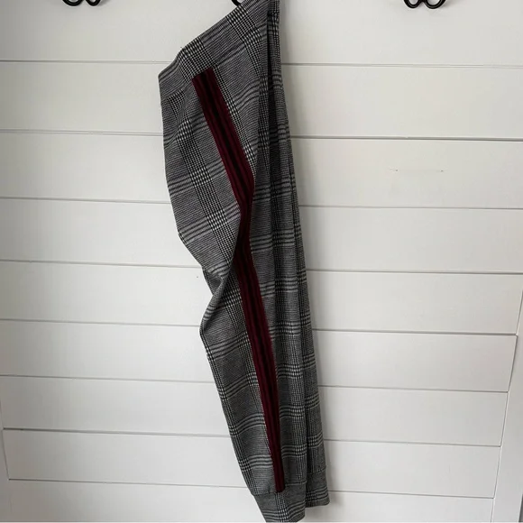 Express Gray Plaid Women’s Dressy Joggers - Picture 4 of 4